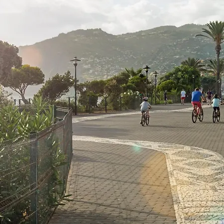 Rodamar Ii By An Island Daire *